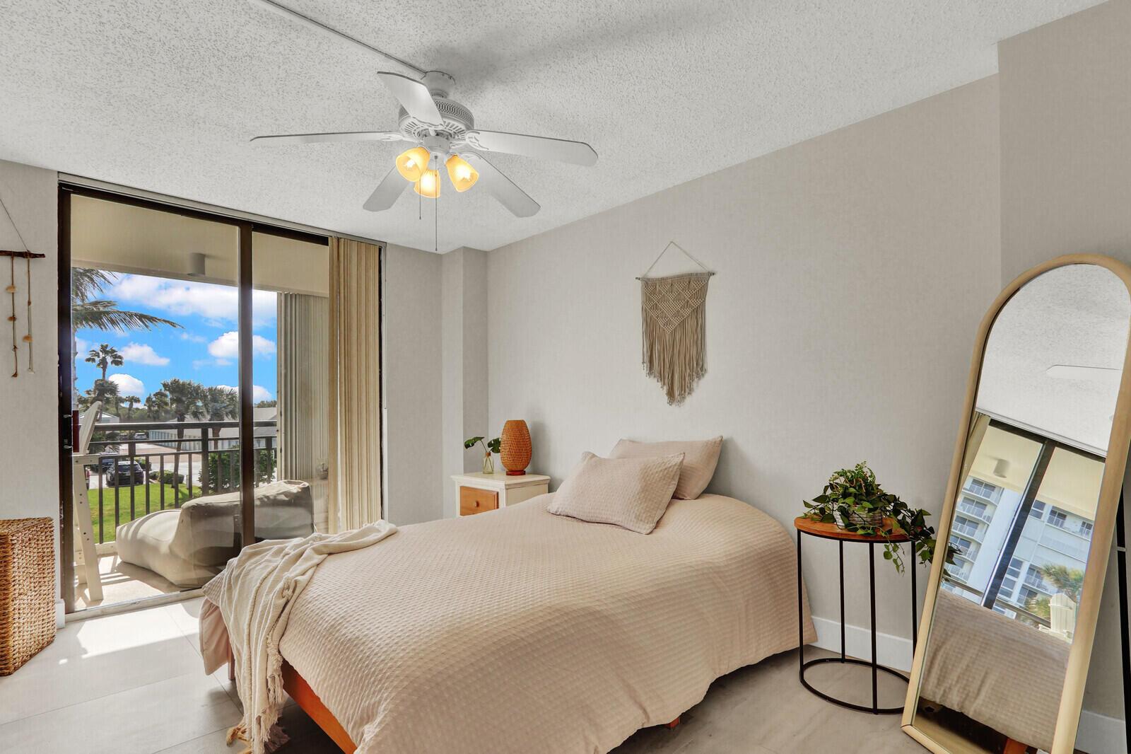 BARCLAY BEACH CLUB PHASE - Residential Lease