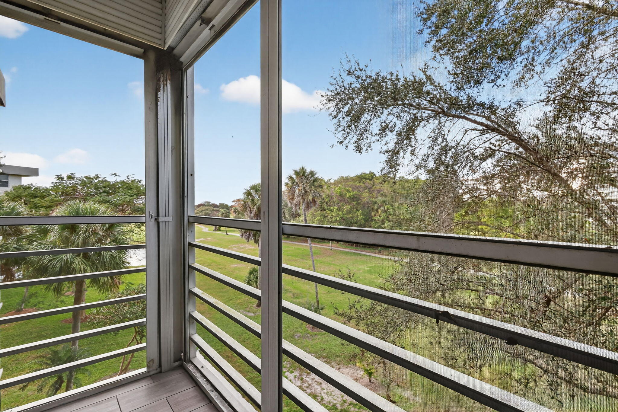 NO 68 PALM-AIRE COUNTRY CLUB - Residential