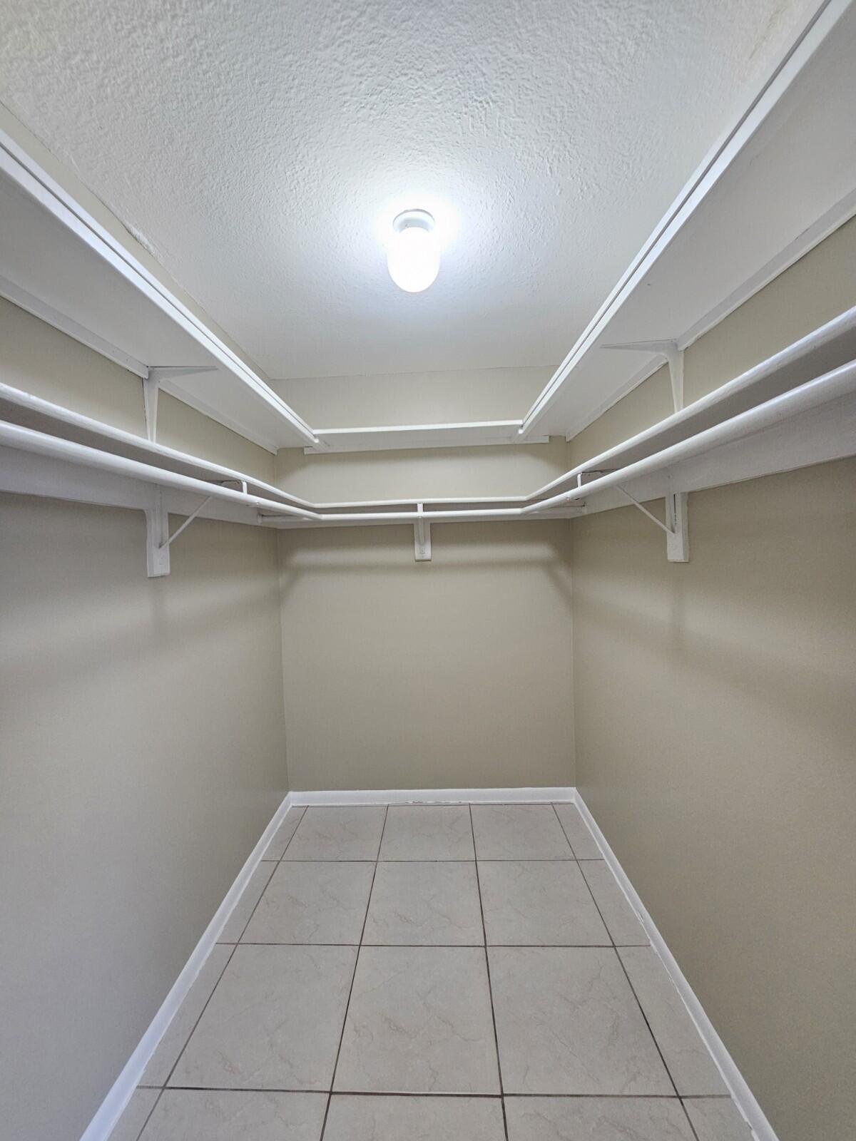 PRESIDENTIAL GOLFVIEW CONDO - Residential Lease