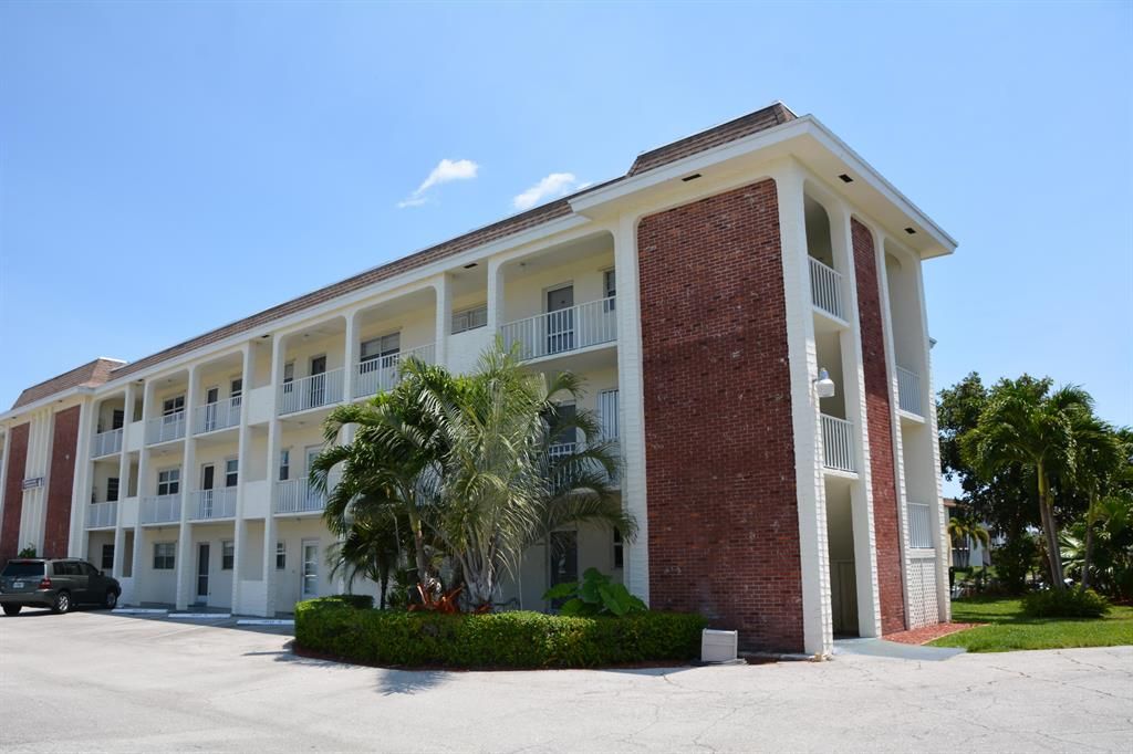 Photo of 236 Castlewood Drive #302, North Palm Beach, FL 33408 (MLS # R10684636)