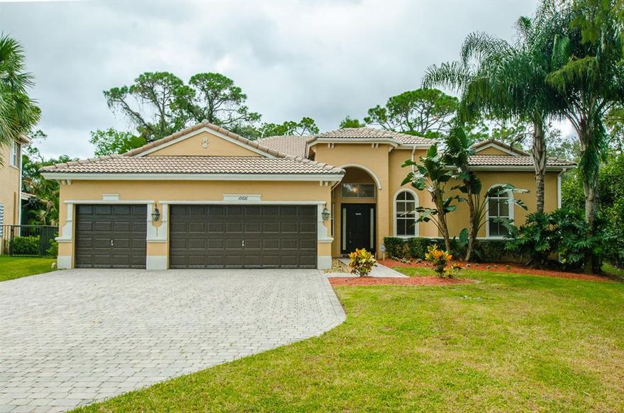 TOTAL PRIVACY, NEXT TO A PRESERVE! THIS  IS THE HOUSE YOU WERE LOOKING FOR! LOCATED IN A PRIVATE GATED COMMUNITY. LARGE PRIVATE BACKYARD. DRIVEWAY CAN FIT UP TO 6 CARS. FEATURES: CENTER ISLAND WITH BREAKFAST BAR, EAT-IN AREA, PANTRY AND DESK NOOK, BRAND NEW CENTRAL A/C, HUGE HIS & HER WALK-IN CLOSETS. 
ALL OFFERS WELCOME. THIS HOUSE WON'T LAST!