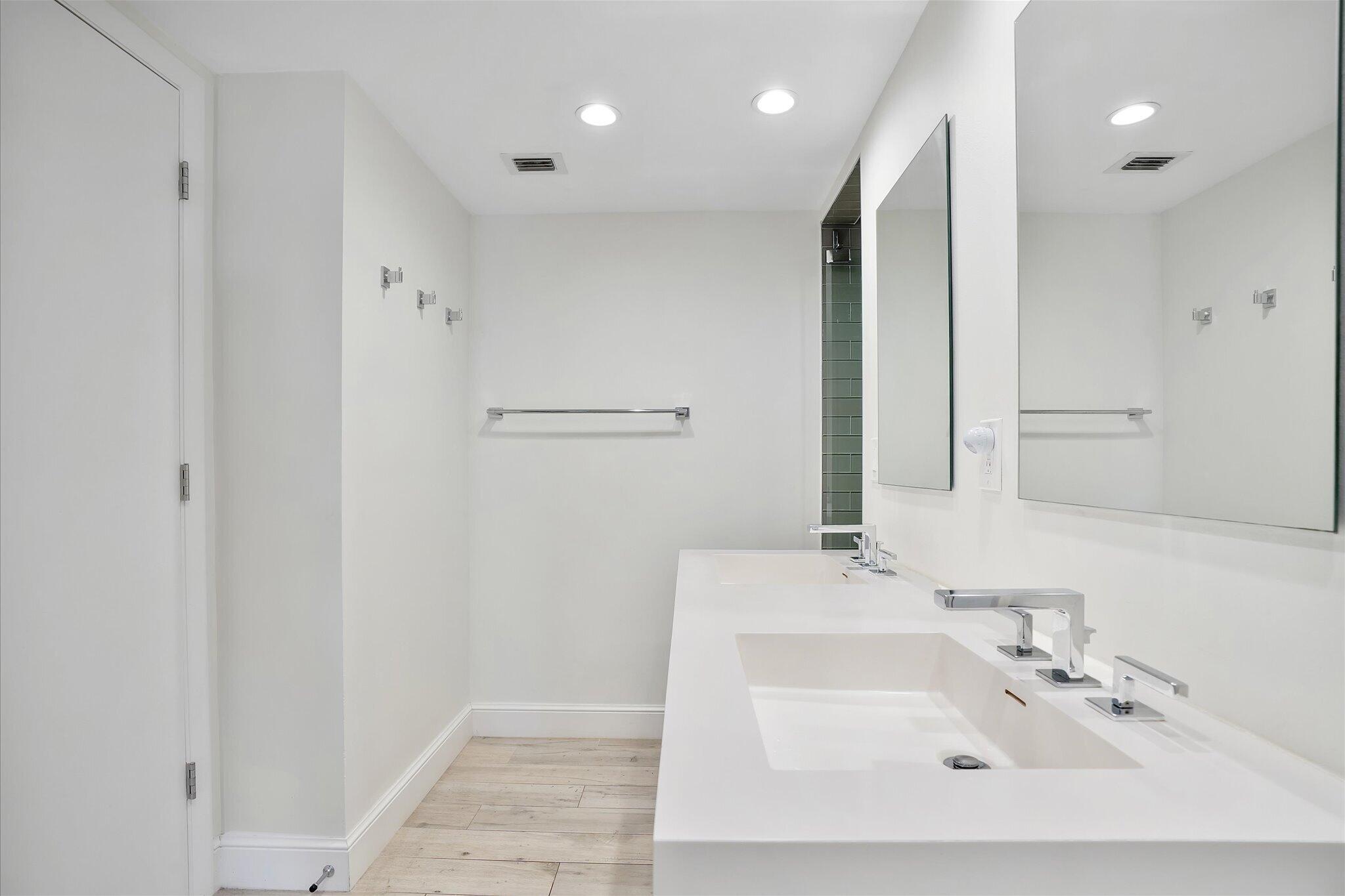 ALLINGTON TOWERS NORTH CONDO - Residential