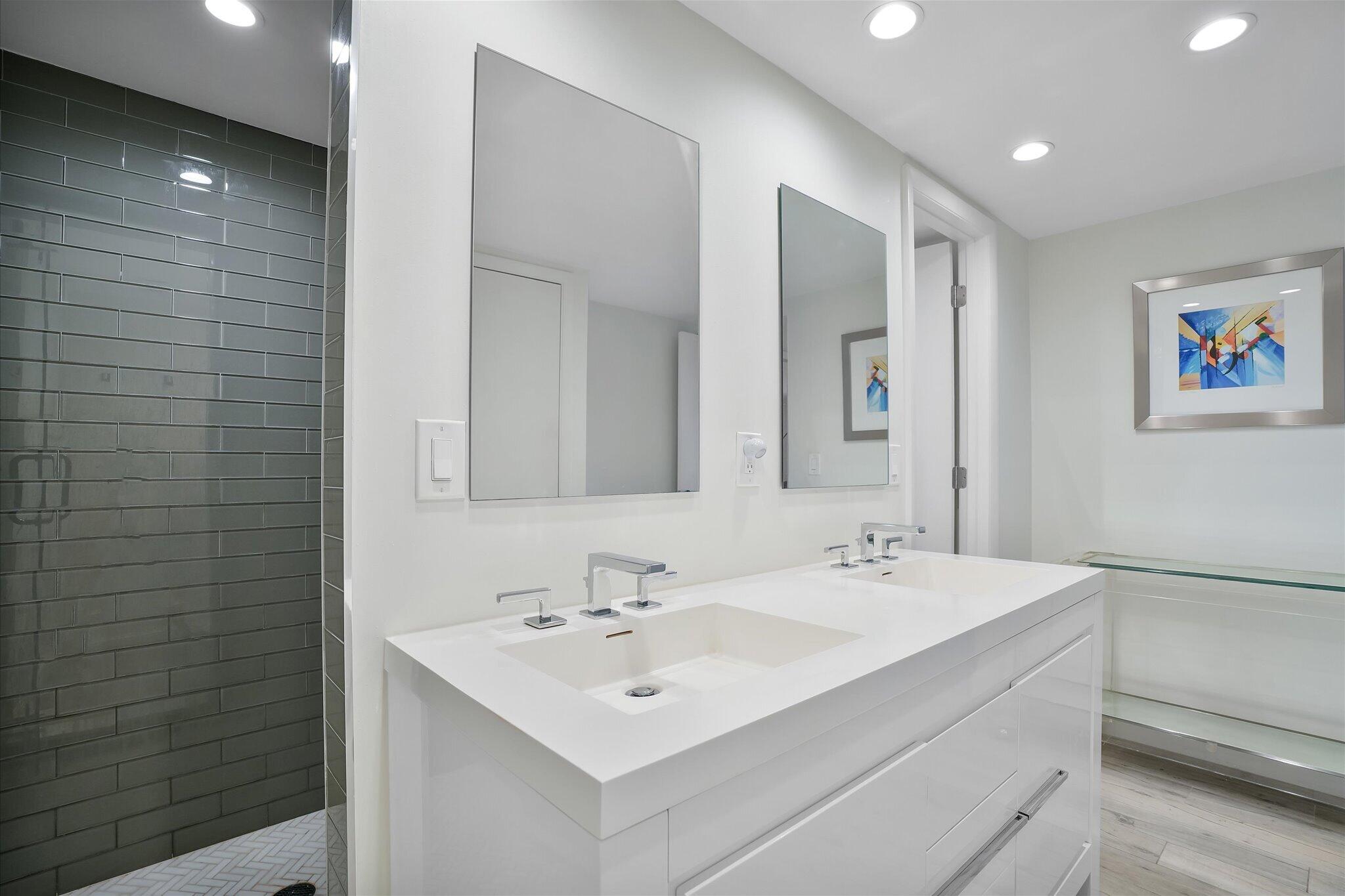 ALLINGTON TOWERS NORTH CONDO - Residential