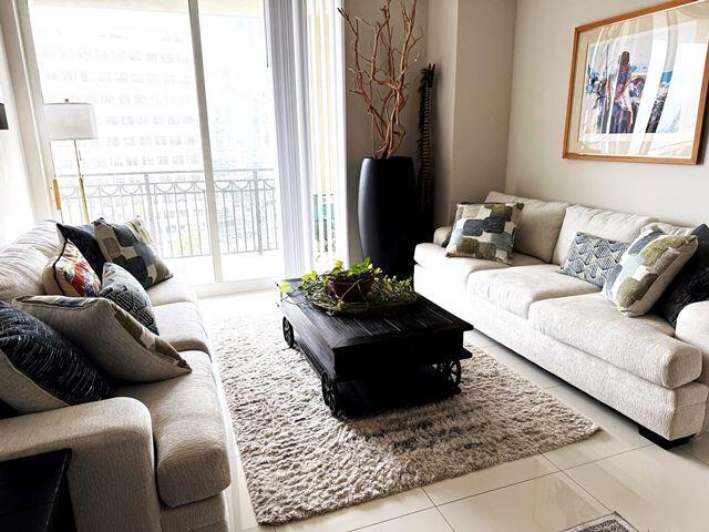 View photos, virtual tours, details... 550 OKEECHOBEE Boulevard 1008