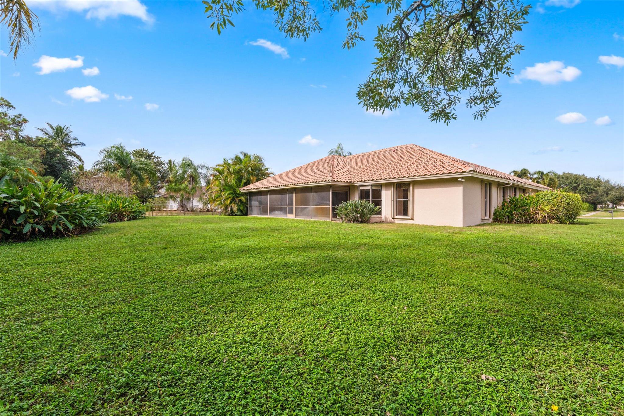 MEADOW WOOD OF THE LANDIN - Residential