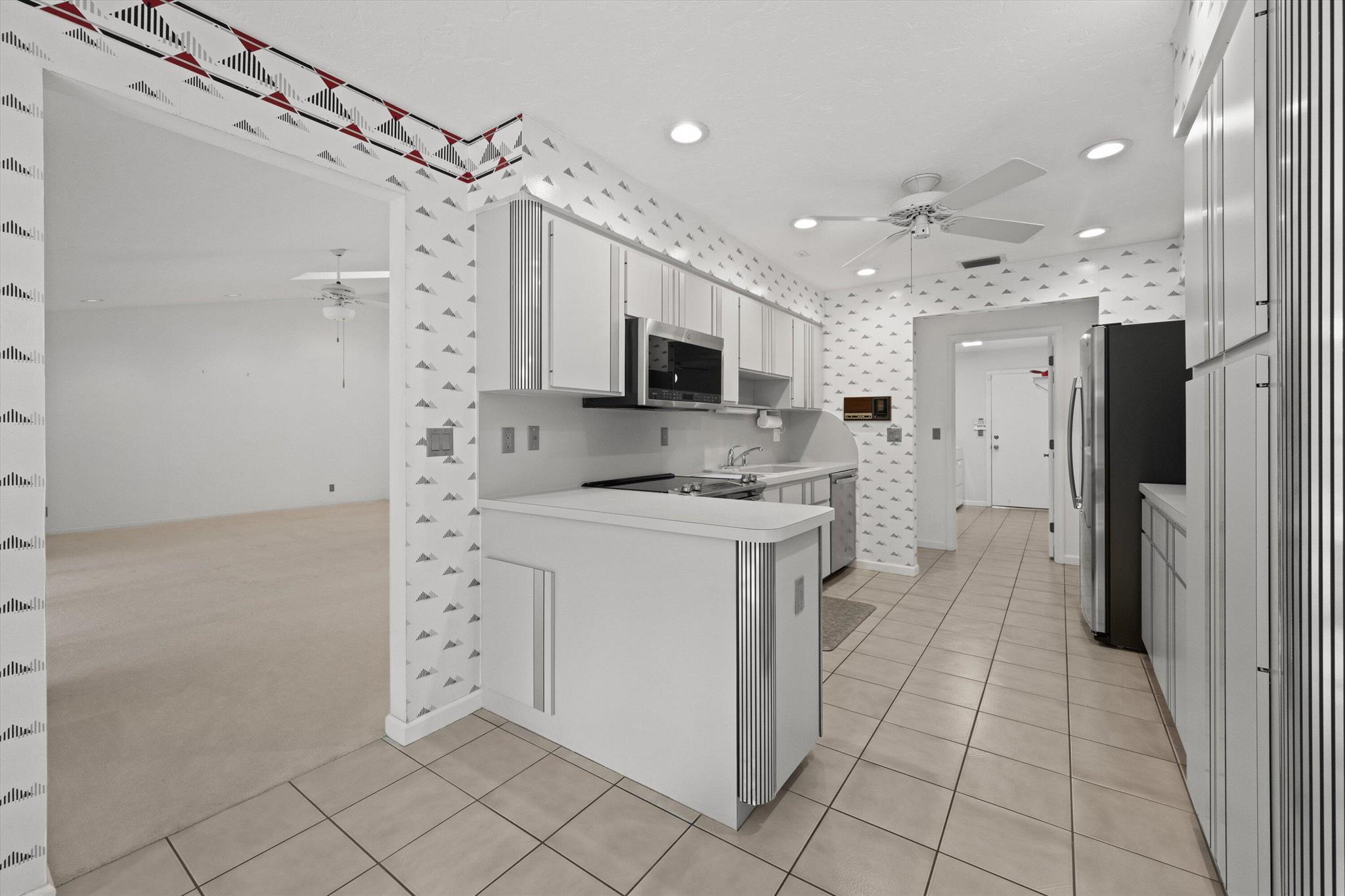 MEADOW WOOD OF THE LANDIN - Residential