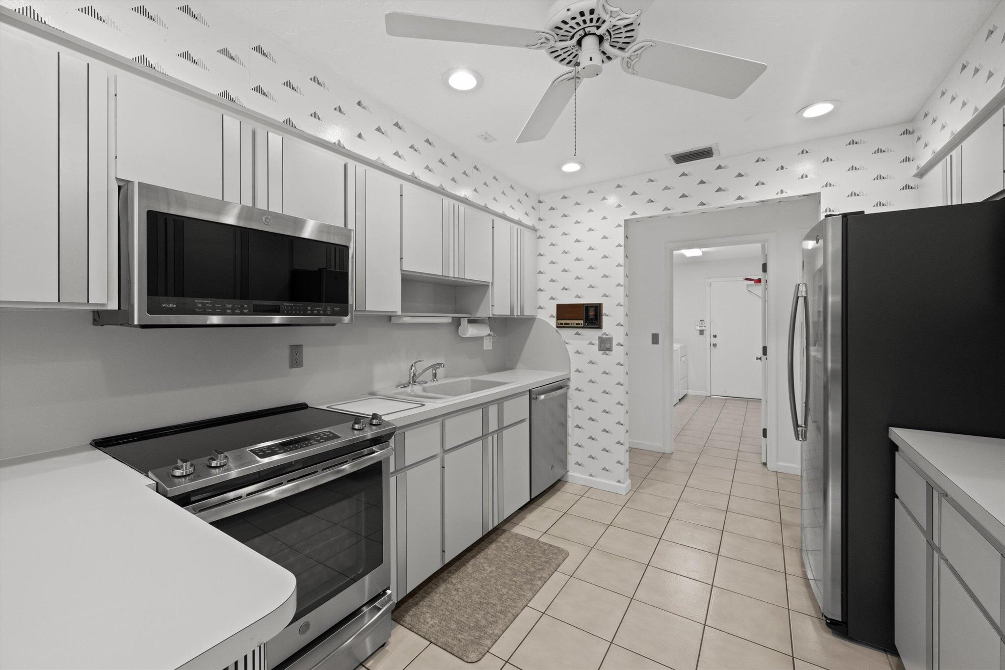 MEADOW WOOD OF THE LANDIN - Residential