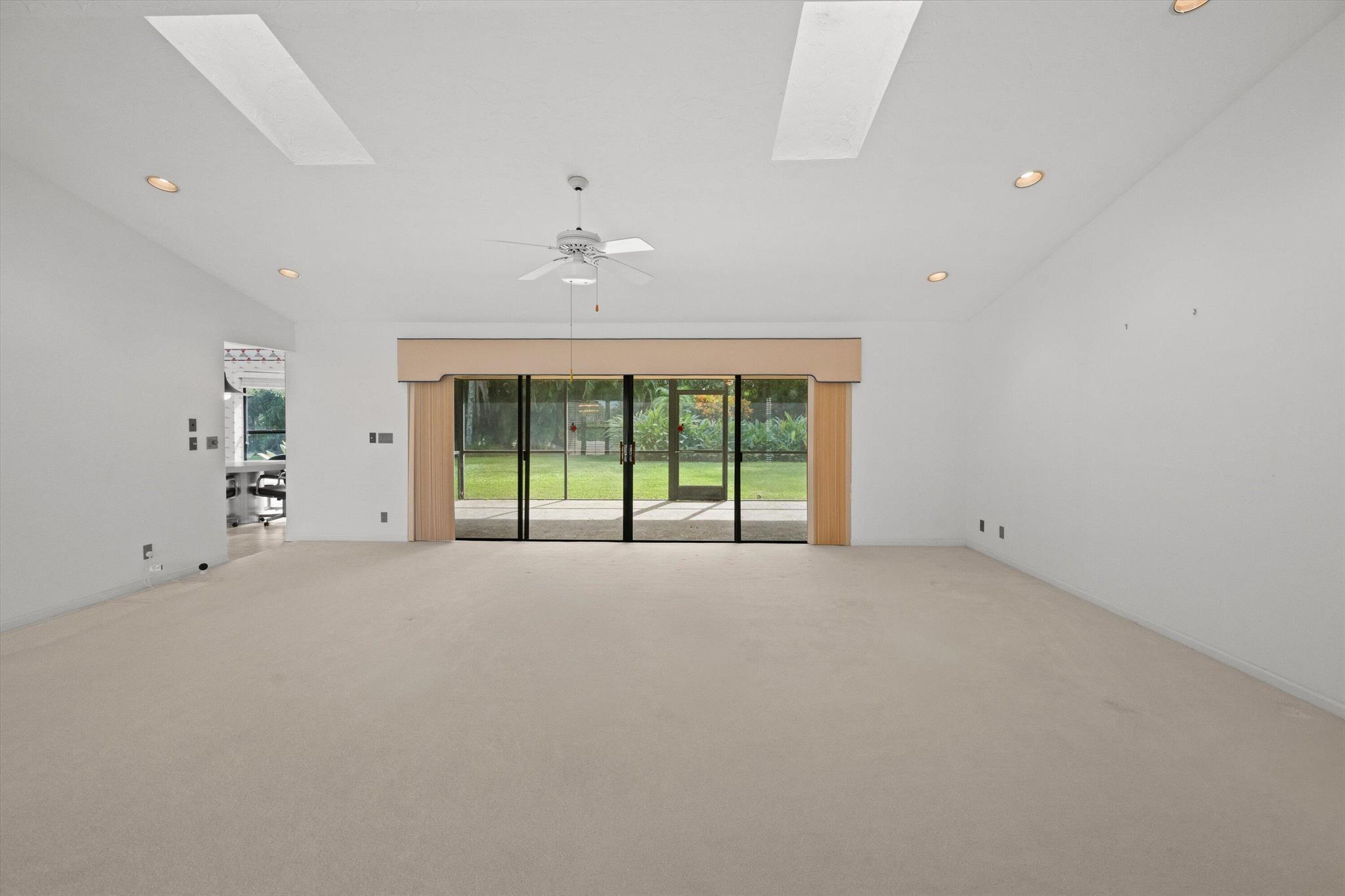 MEADOW WOOD OF THE LANDIN - Residential