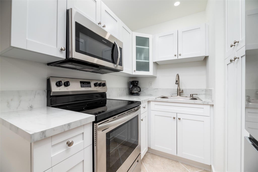 Photo of 805 NE 23rd Drive #2, Wilton Manors, FL 33305 (MLS # F10519405)
