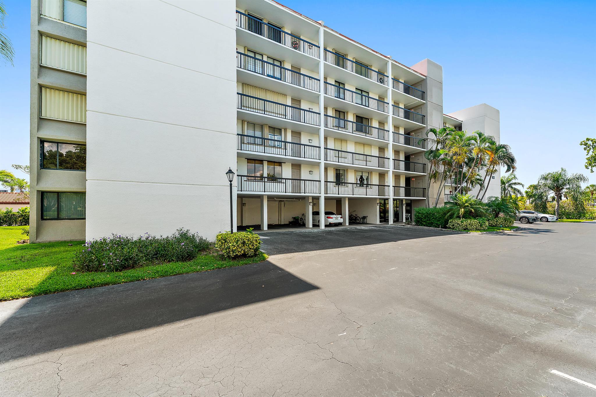 Available 1/1/26 for winter Season. Spacious 1800 square Ft furnished condo - 2 bedrms plus a versatile Den w/pull out sofa. Natural light from this End unit in an elevator secure bldg with phone access at Lobby door. Large oversized balcony facing east. Enjoy lovely AM sunrise views & cool afternoon/evenings while sipping your favorite brew at cocktail hour time. Full size washer/dryer. Heated community Pool. E-Z walk to Jupiter Beach & River Walk to popular Harbourside along the Intracoastal to Restaurants & shops. On site Tennis Club short term Memberships available. Incl: Basic Cable, Wifi, Water, $100/mo electric allowance. 13% Tax on terms less than 6 mo 1 day. $100 JLR Compliance Fee. $300 Exit Clean Fee.