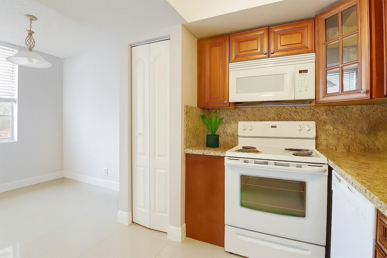 15 Willowbrook Ln 101