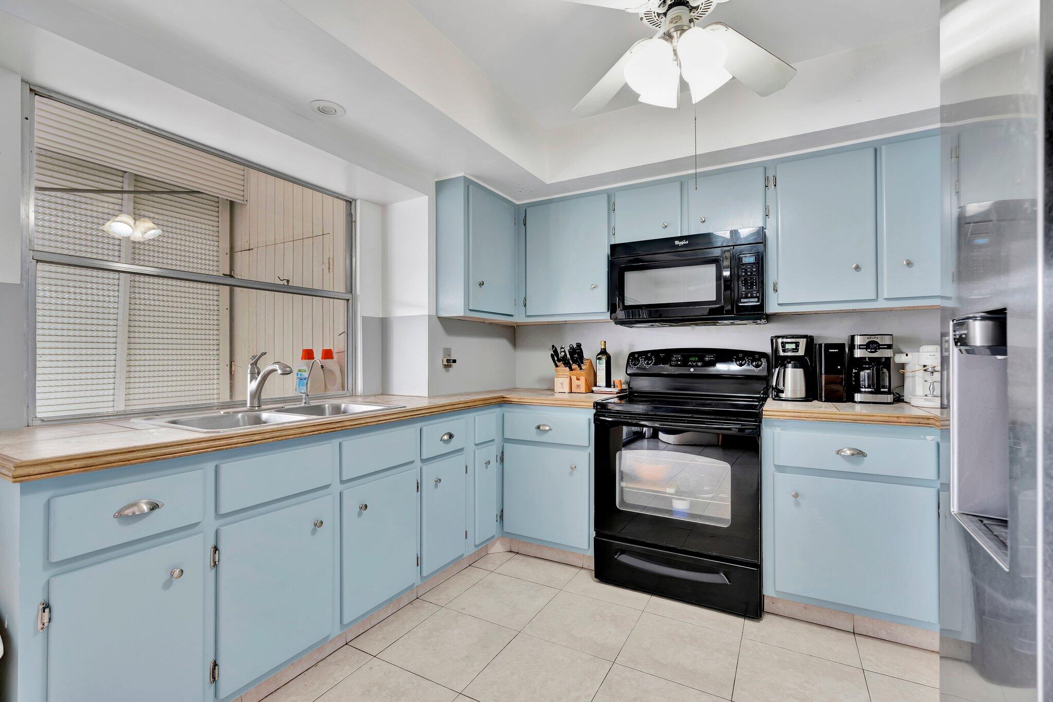 MERIDIAN CONDO 9 - Residential