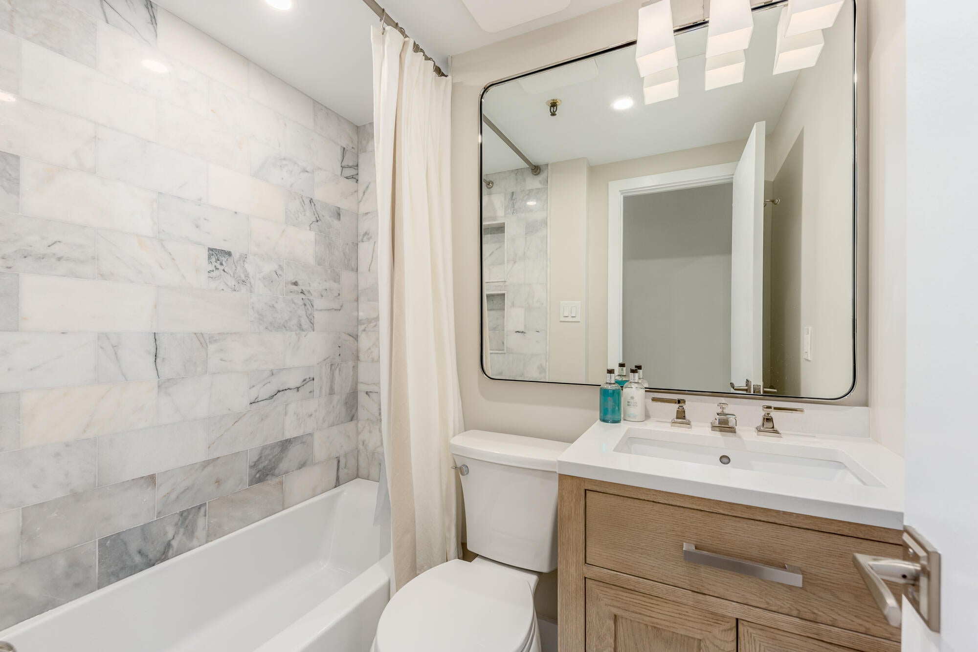 235 SUNRISE Avenue 2211
