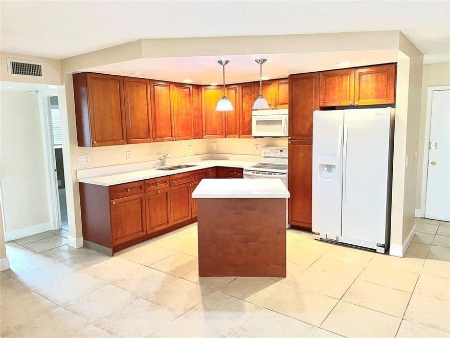 Attention Investors!Prime Income Property with Upgrades and Growth Potential!This turnkey investment features granite countertops, tile flooring, a screened terrace, and an in-unit washer/dryer. Located in a community undergoing a $5M+ revitalization project (already funded!), including updates to parking, roofing, the pool, and exterior paint. Special assessments are PAID IN FULL, and the property is offered at a firm price. This property offers an EXCELENT return on investmentDon’t miss this incredible opportunity to secure your place in a thriving neighborhood! Showings by appointment only with 24-hour notice. Contact us today to make it yours!