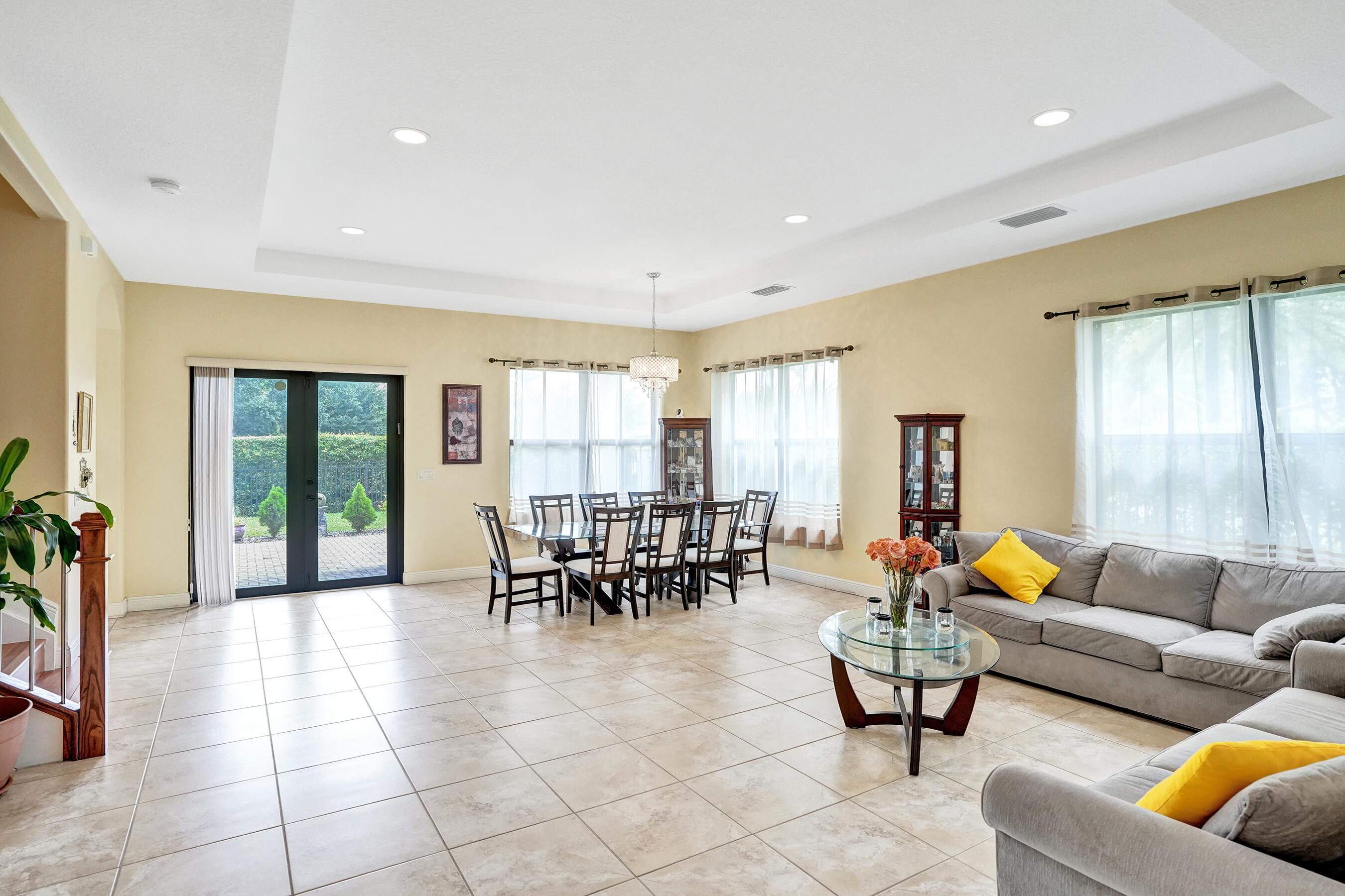 8541 NW 38th Street