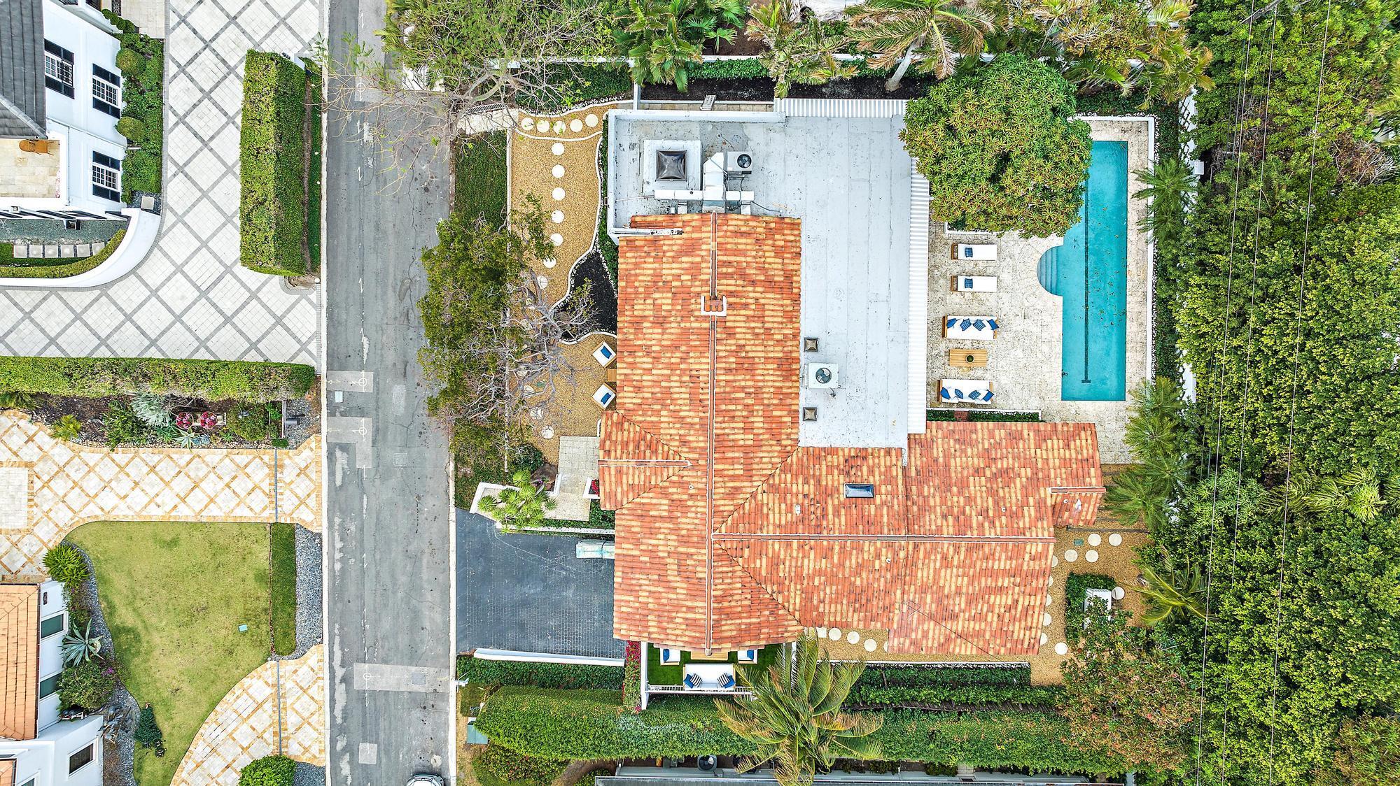 JAMAICA LANE IN - Residential