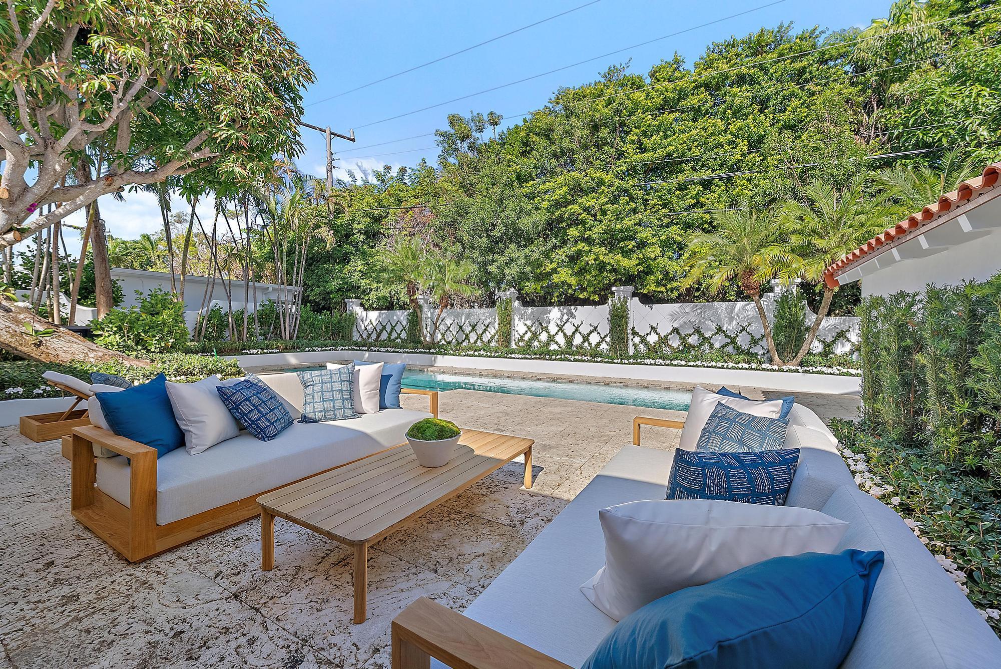 JAMAICA LANE IN - Residential