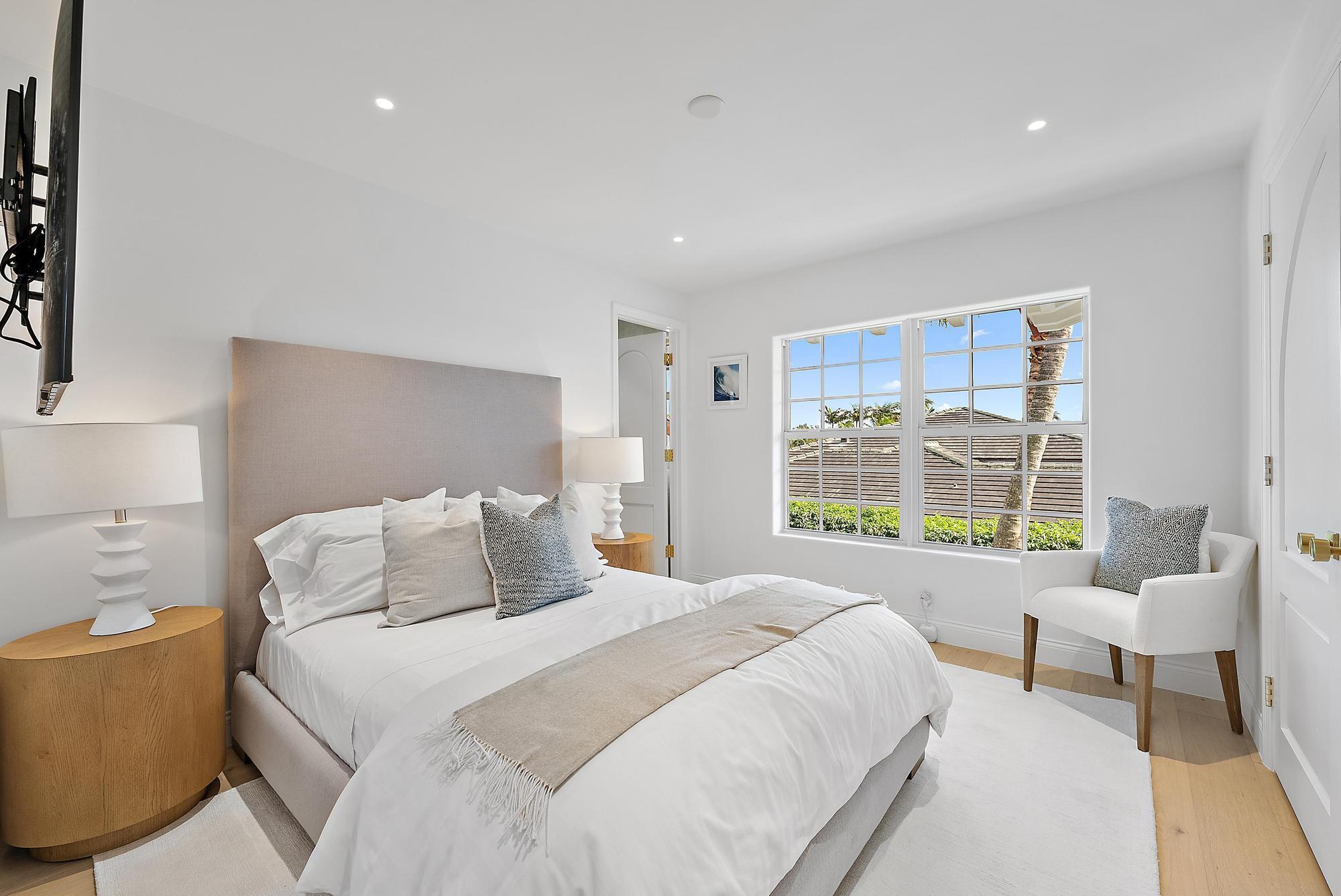 JAMAICA LANE IN - Residential