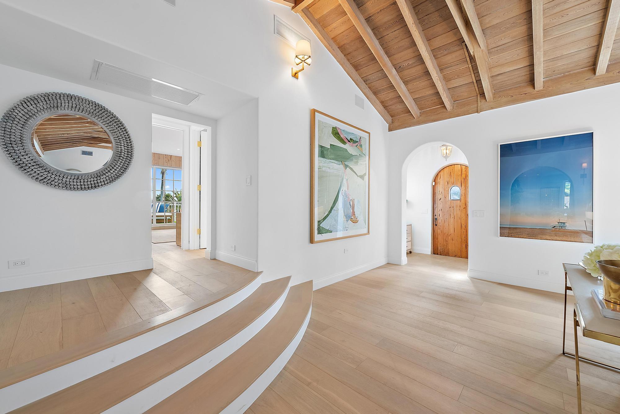 JAMAICA LANE IN - Residential