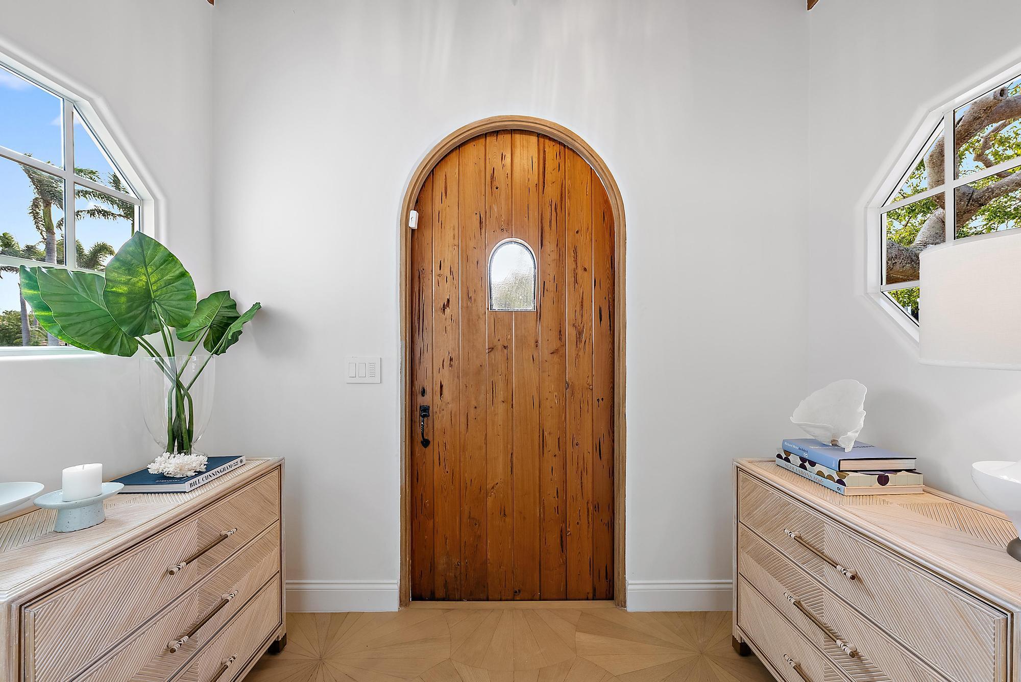 JAMAICA LANE IN - Residential