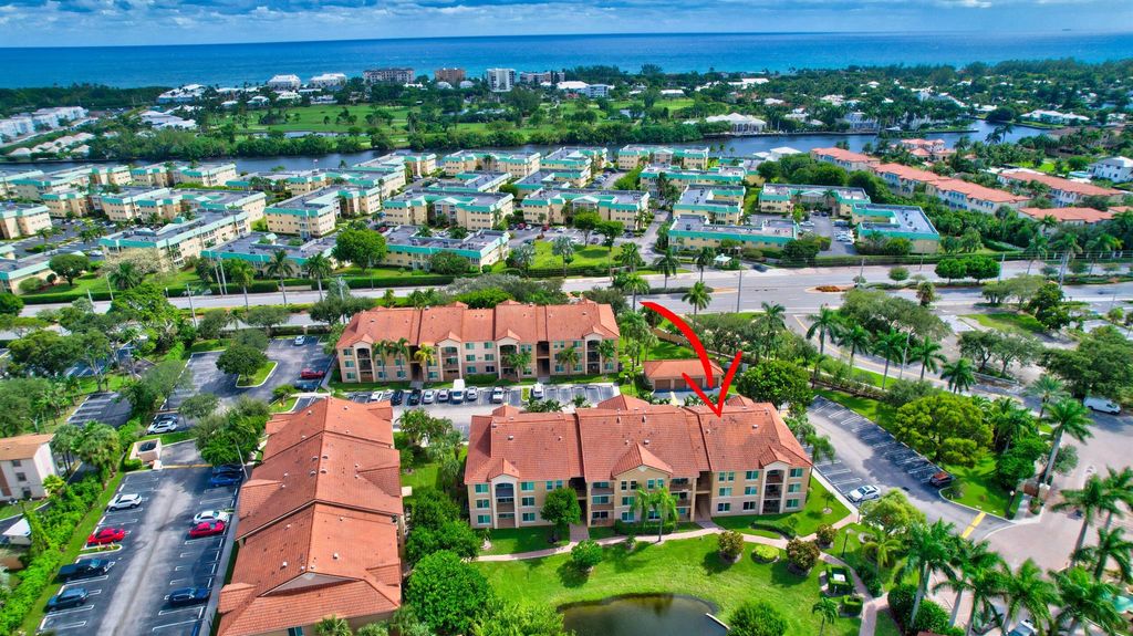 Photo of 117 Villa Circle, Boynton Beach, FL 33435 (MLS # R10961262)