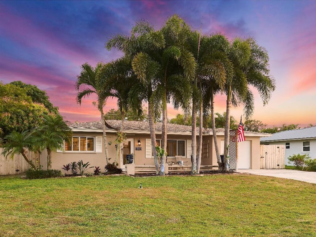 Photo of 4760 SE Bayshore Terrace, Stuart, FL 34997 (MLS # R11157320)