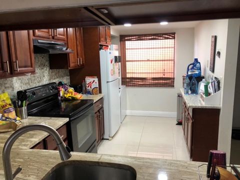 Tiny photo for 430 Commodore Drive #310, Plantation, FL 33325 (MLS # F10546502)