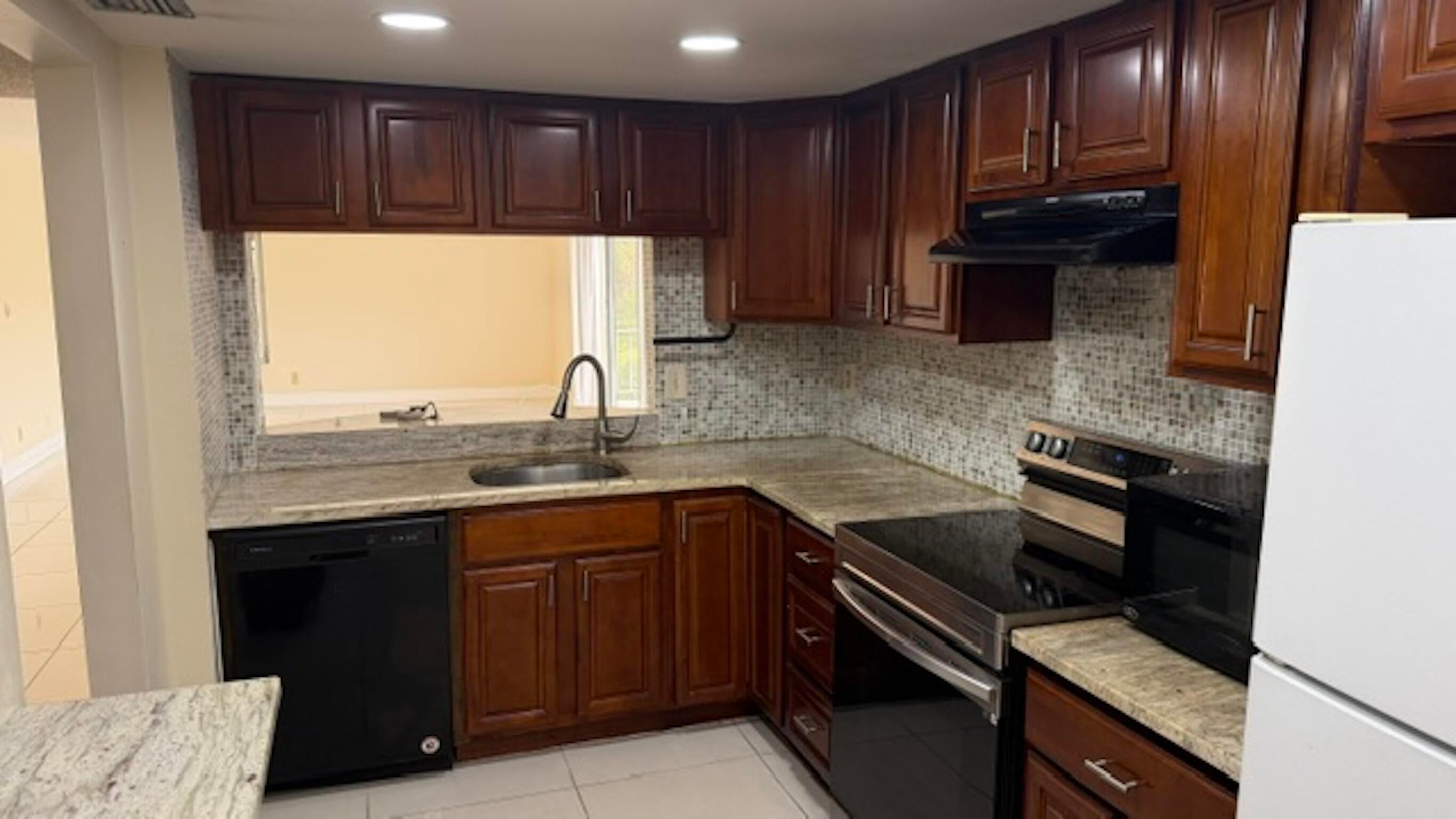 430 Commodore Drive 310, Plantation FL 33325