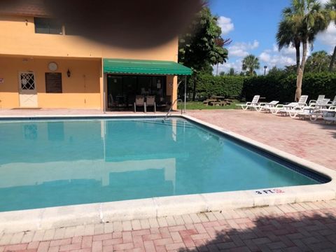 Tiny photo for 430 Commodore Drive #310, Plantation, FL 33325 (MLS # F10546502)