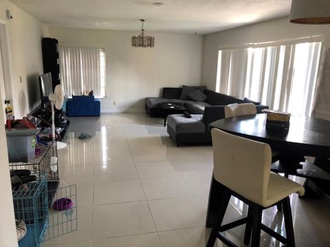 Tiny photo for 430 Commodore Drive #310, Plantation, FL 33325 (MLS # F10546502)