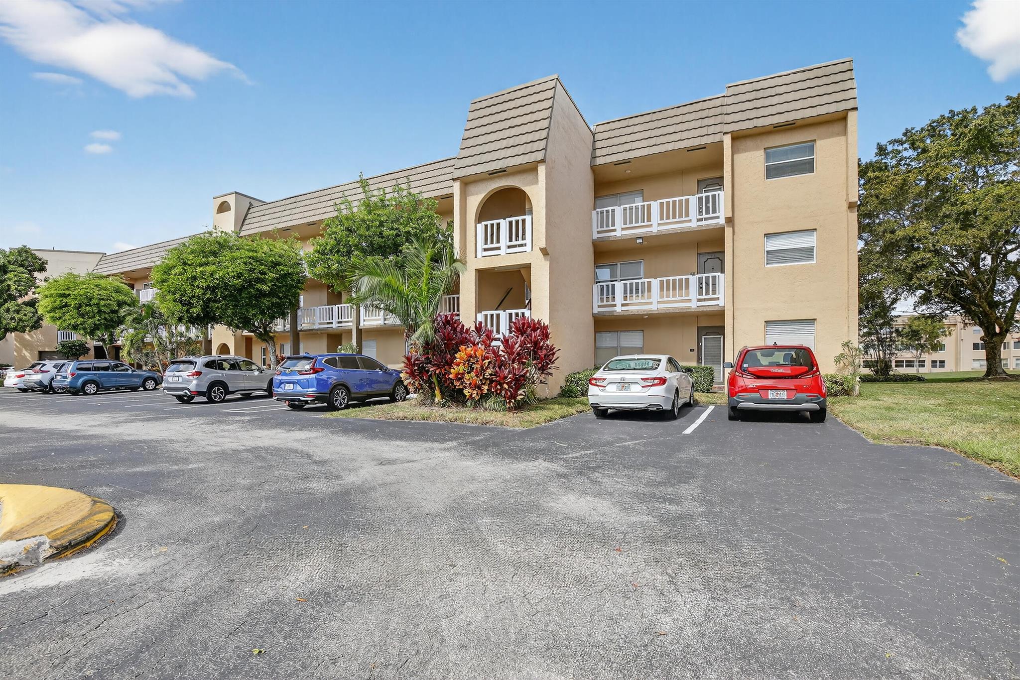 SUNRISE LAKES 106 CONDO - Residential