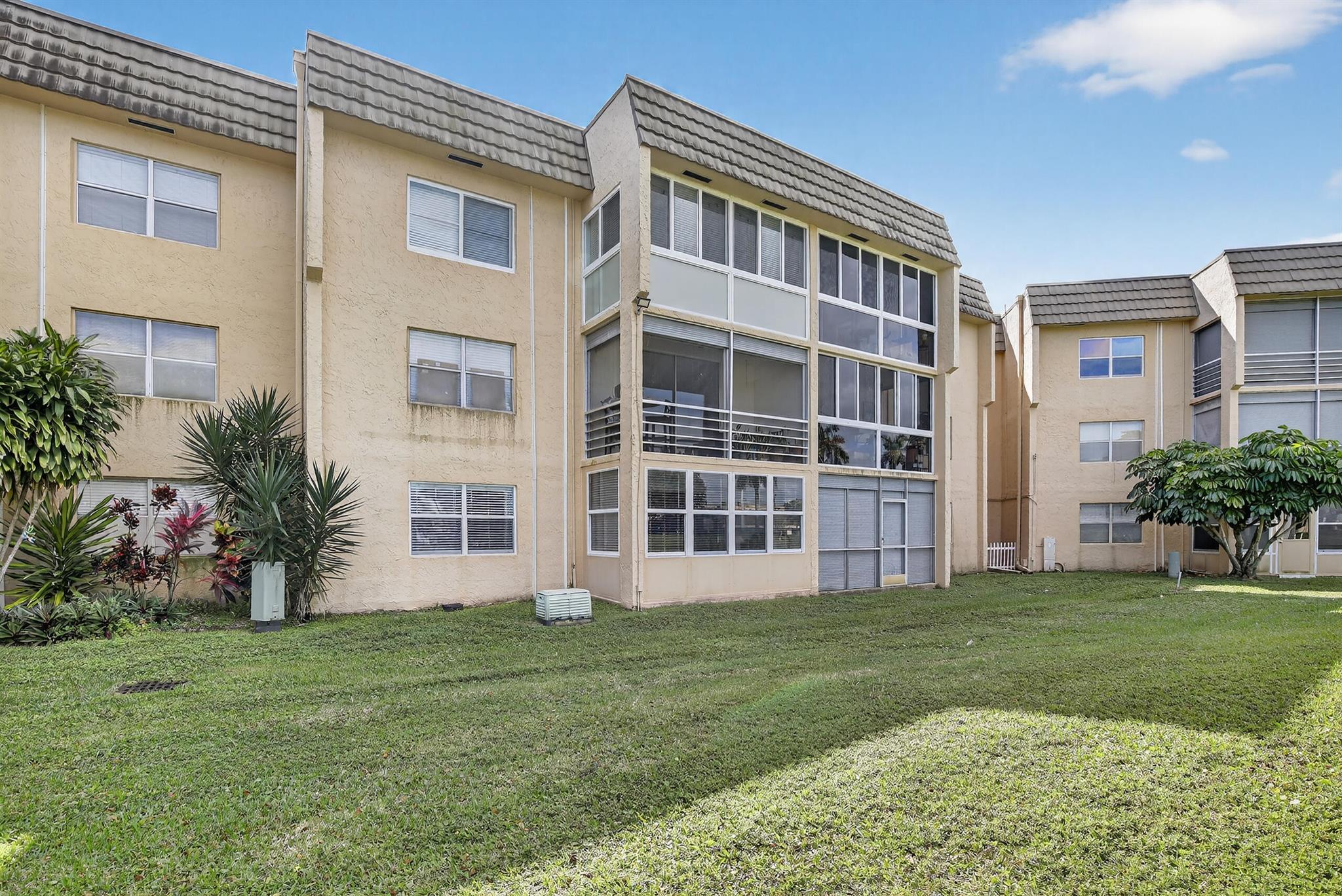 SUNRISE LAKES 106 CONDO - Residential