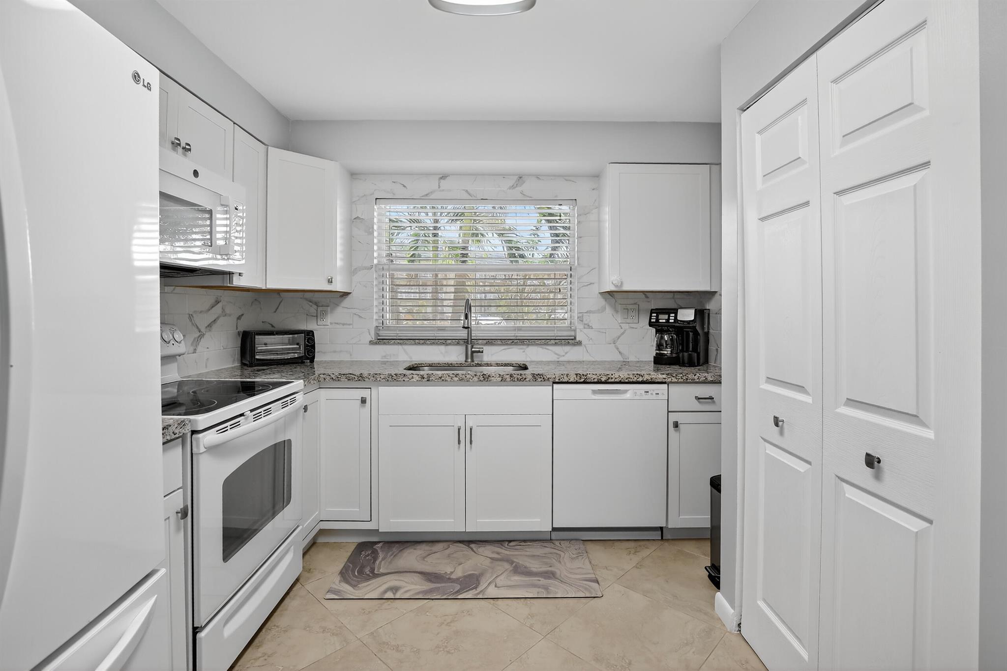 SUNRISE LAKES 106 CONDO - Residential