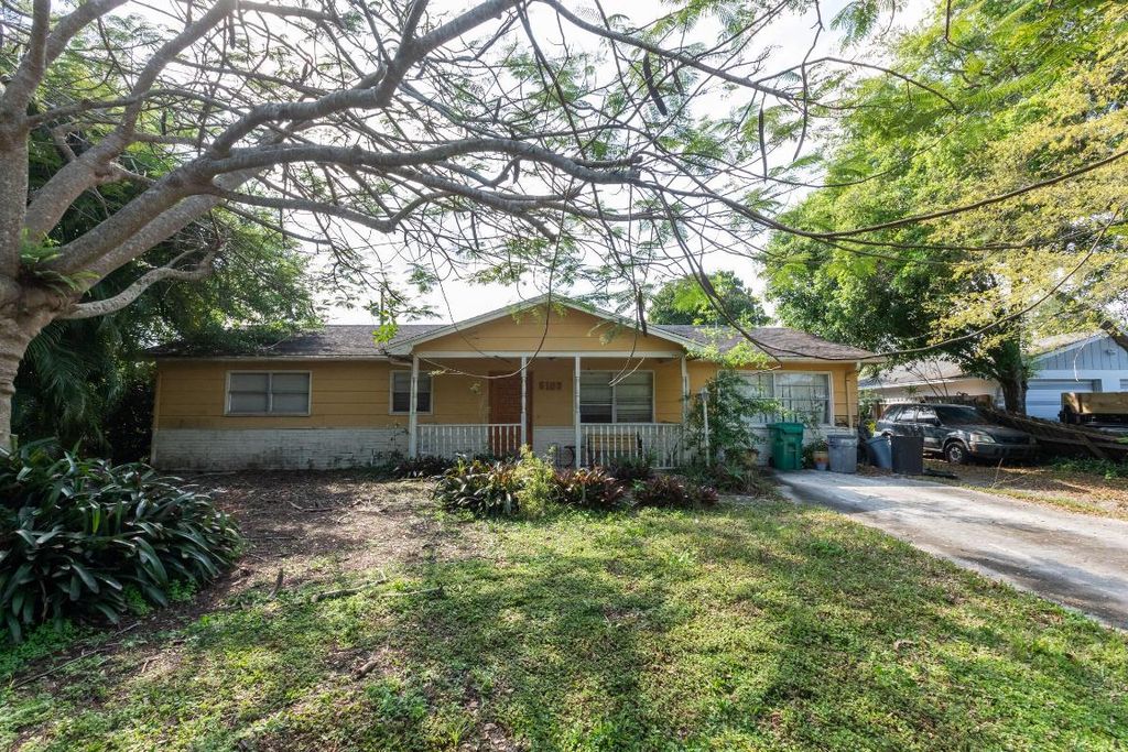 Photo of 5103 Sunset Boulevard, Fort Pierce, FL 34982 (MLS # R10966966)