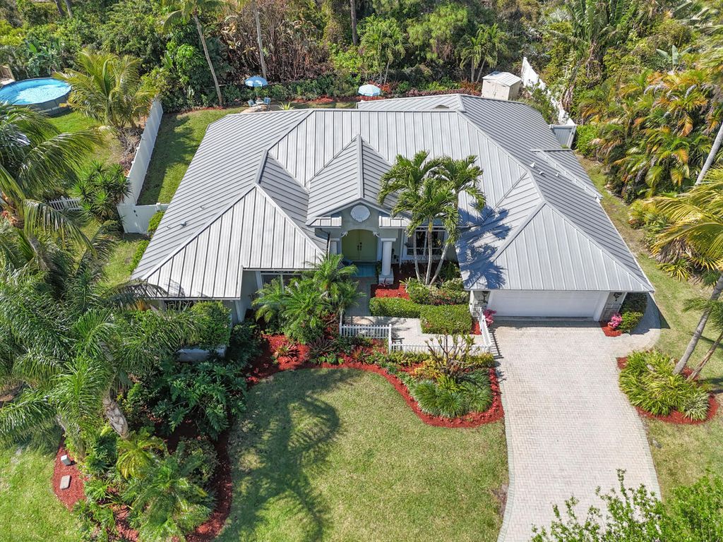 Photo of 7831 SE Windjammer Way, Hobe Sound, FL 33455 (MLS # R11074891)