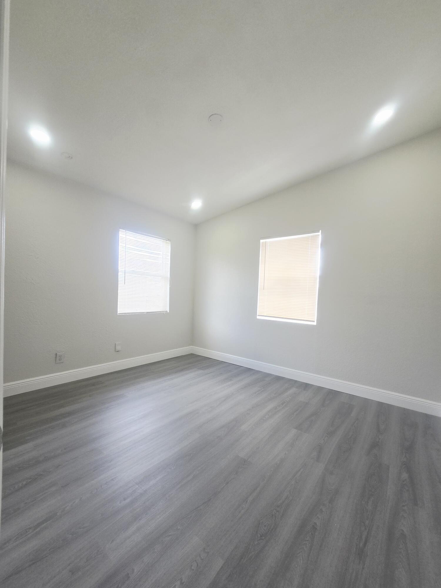 ENGLEWOOD MANOR - Residential