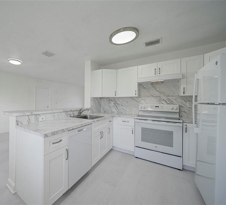 221 SW 78TH Place 221/231