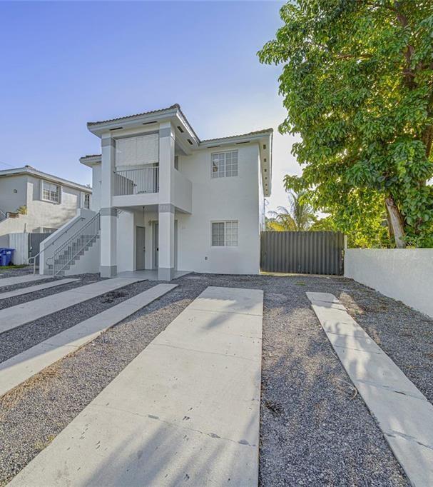221 SW 78TH Place 221/231