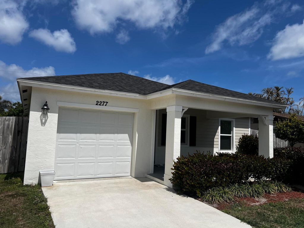 Photo of 2277 SE Monroe Street, Stuart, FL 34997 (MLS # B26015150)