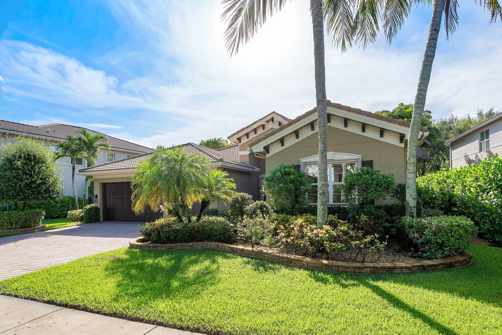 Photo of 11939 Fox Hill Circle, Boynton Beach, FL 33473 (MLS # B26071900)