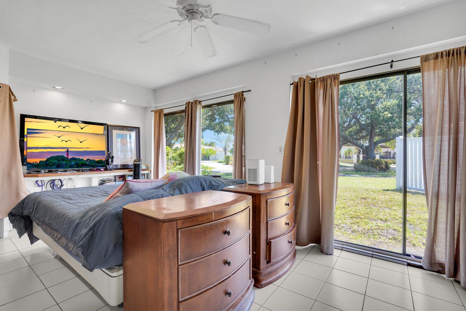 CORAL KEY VILLAS 3RD SEC - Residential