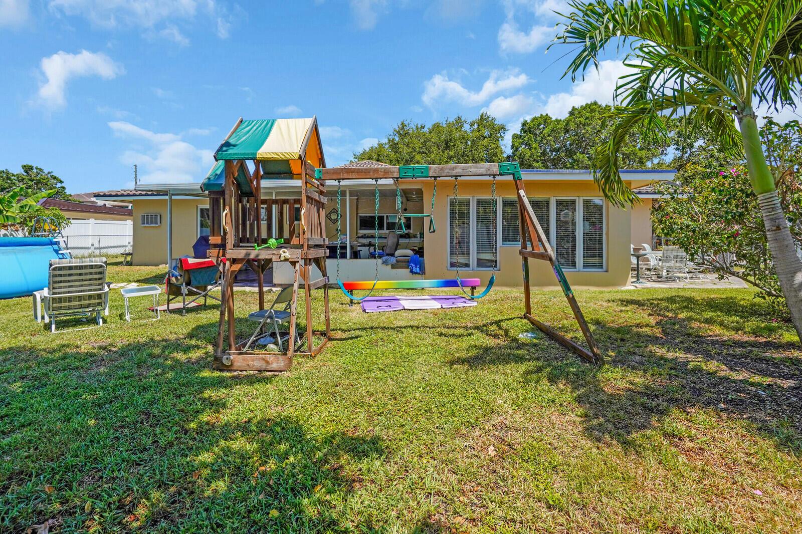 CORAL KEY VILLAS 3RD SEC - Residential