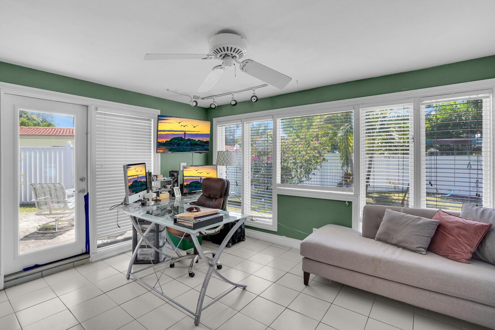 CORAL KEY VILLAS 3RD SEC - Residential