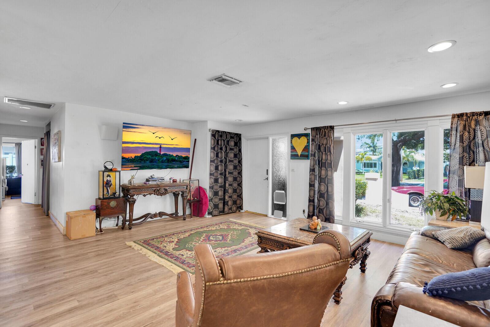 CORAL KEY VILLAS 3RD SEC - Residential