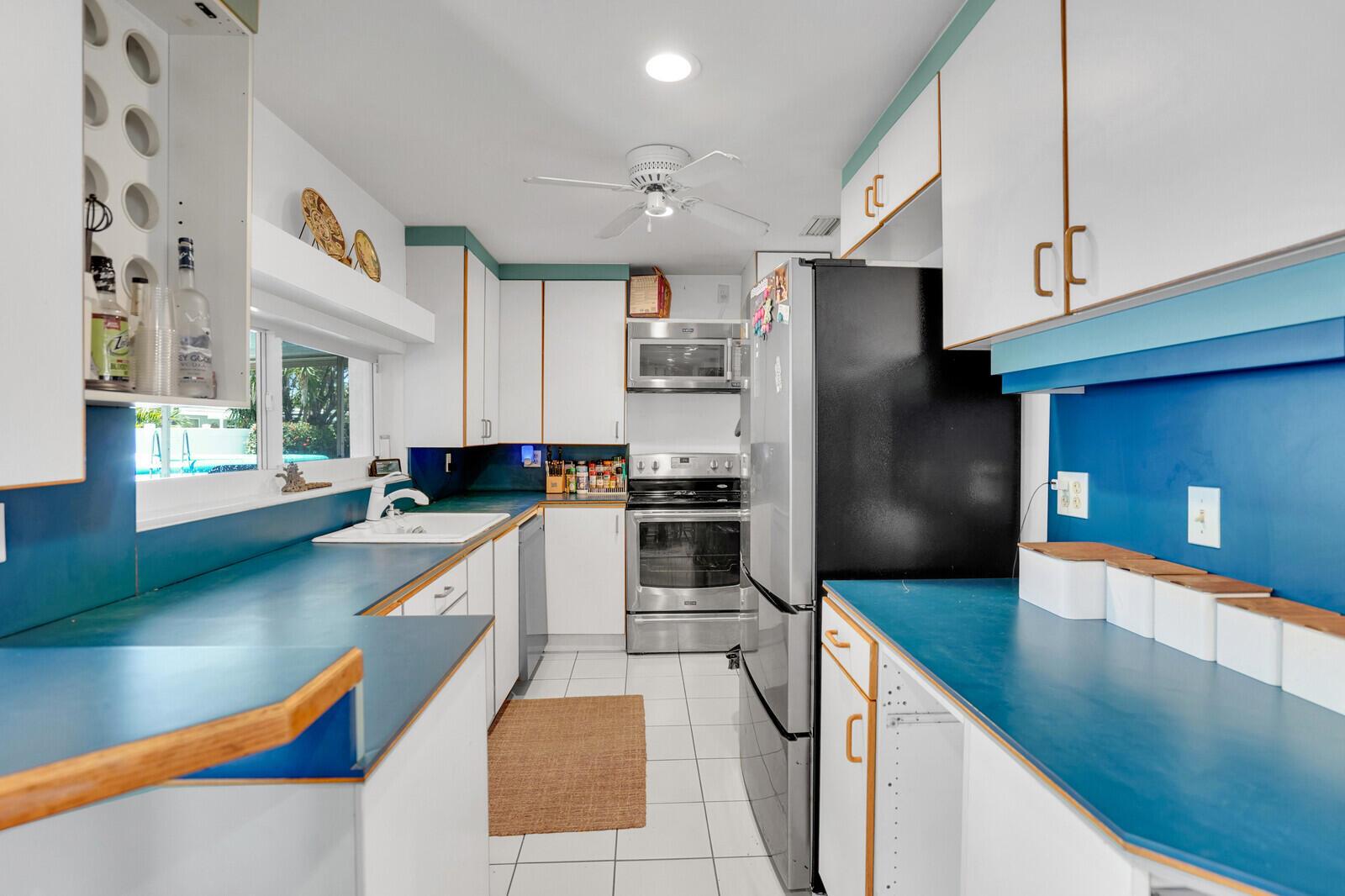 CORAL KEY VILLAS 3RD SEC - Residential