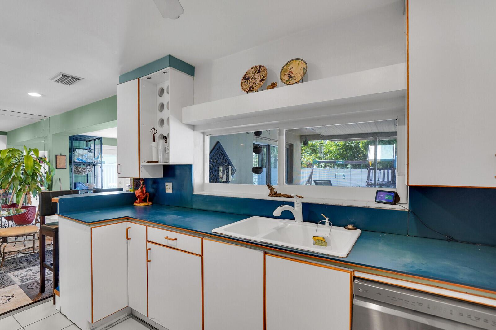 CORAL KEY VILLAS 3RD SEC - Residential