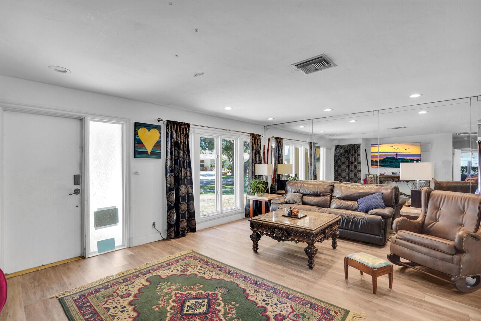 CORAL KEY VILLAS 3RD SEC - Residential