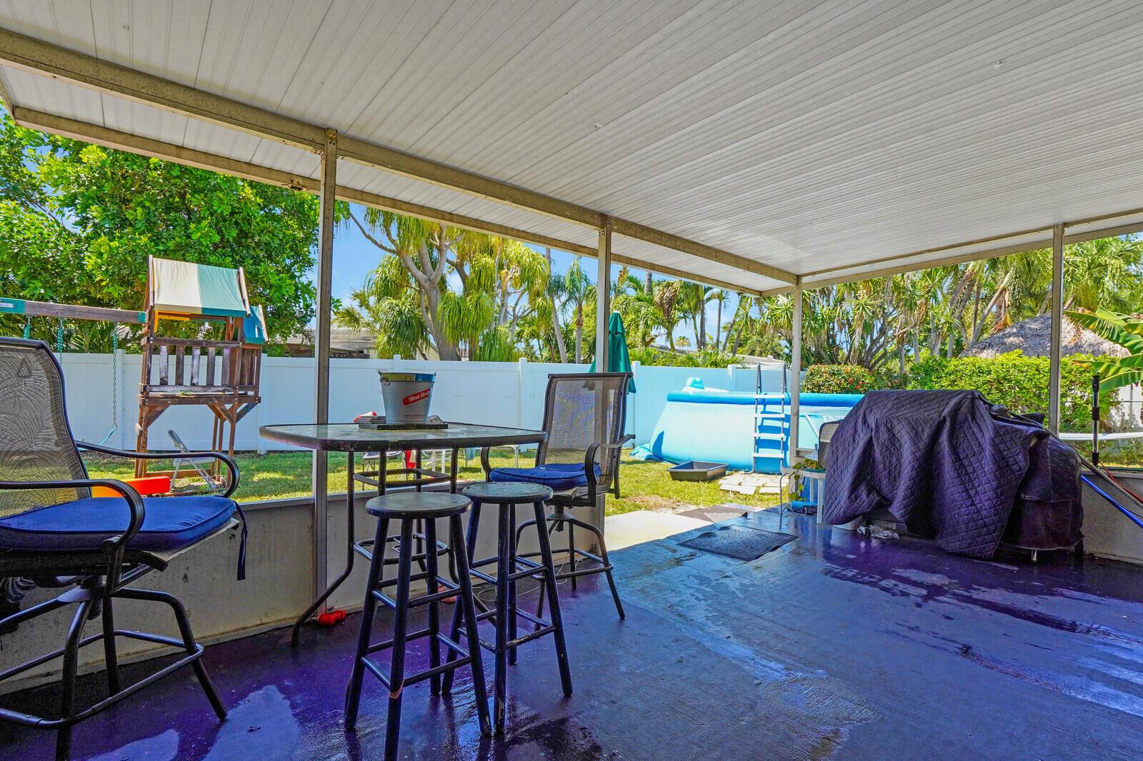 CORAL KEY VILLAS 3RD SEC - Residential