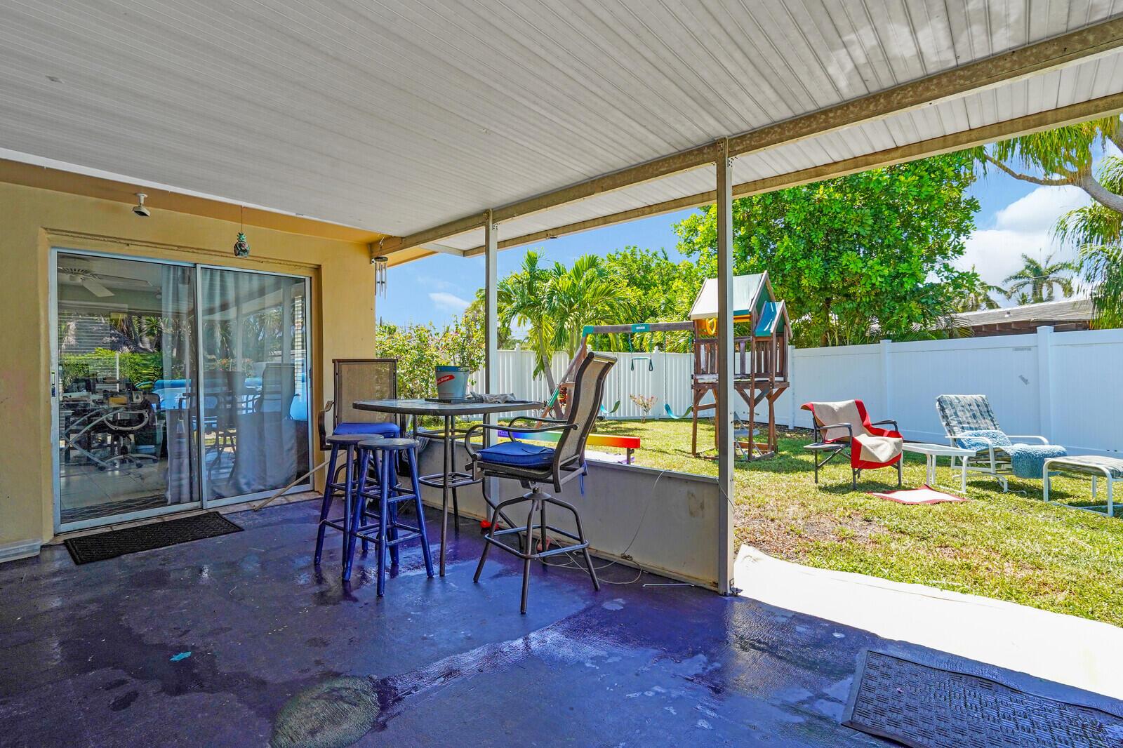 CORAL KEY VILLAS 3RD SEC - Residential