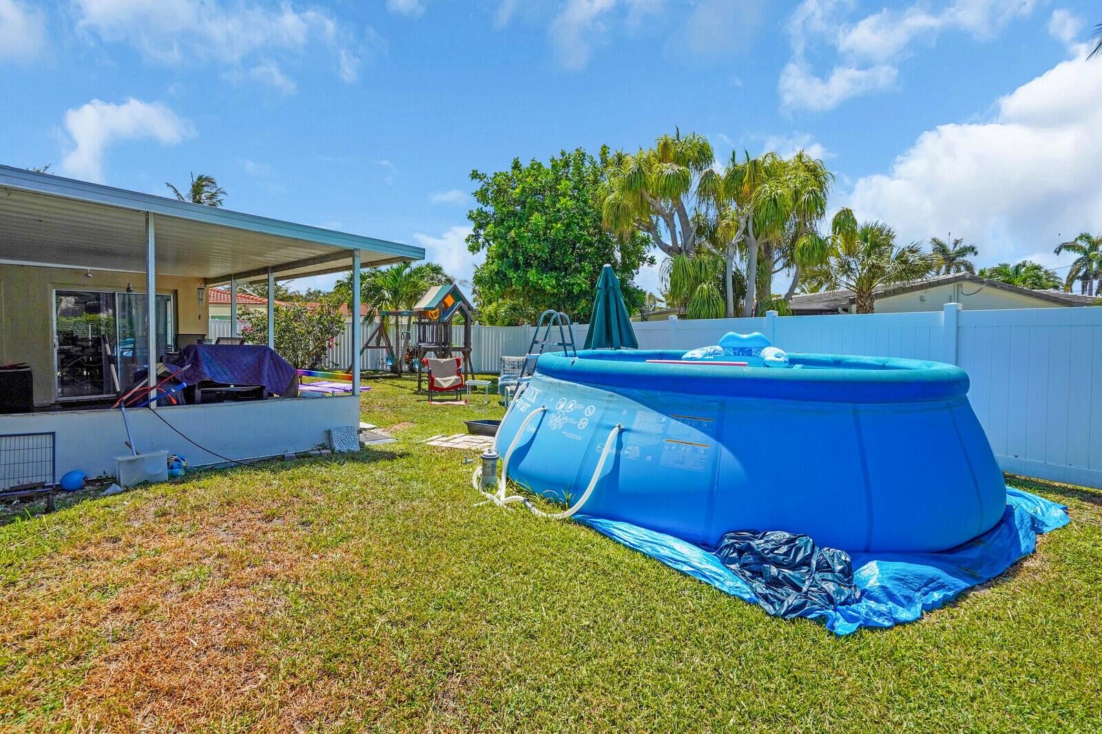 CORAL KEY VILLAS 3RD SEC - Residential